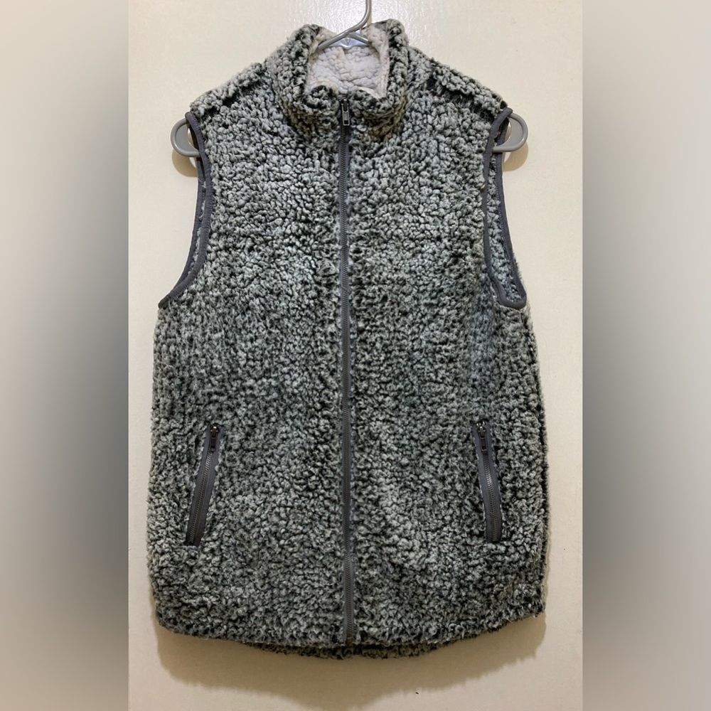 THREAD & SUPPLY Sherpa Vest Women’s M Gray Full Zip Boho Pockets Fluffy Soft